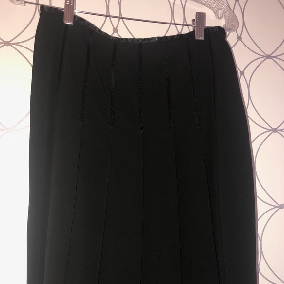 Deane & White beautiful black pleated skirt. Never worn, new condition - Picture 5 of 10
